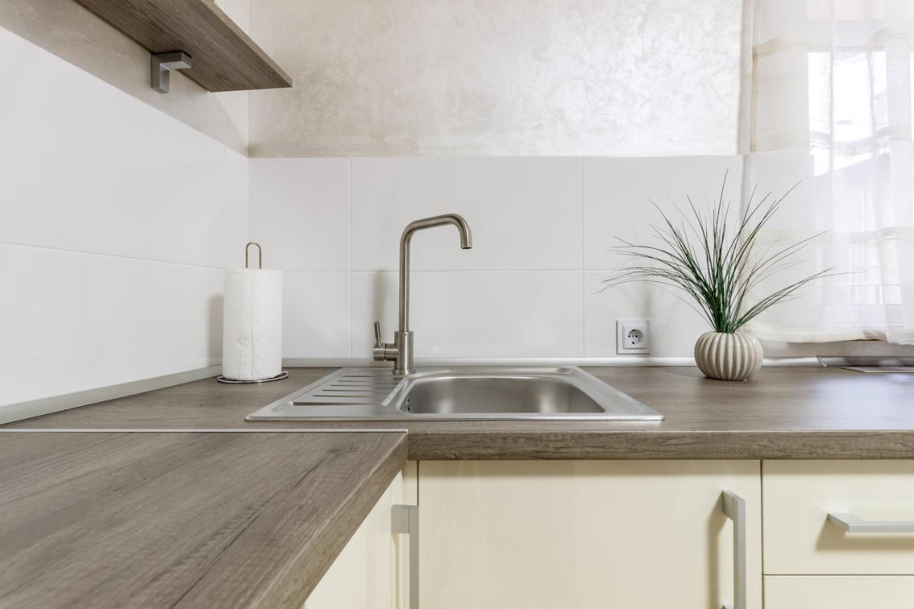 City Center VIP studio apartment Leopoli Esterno foto